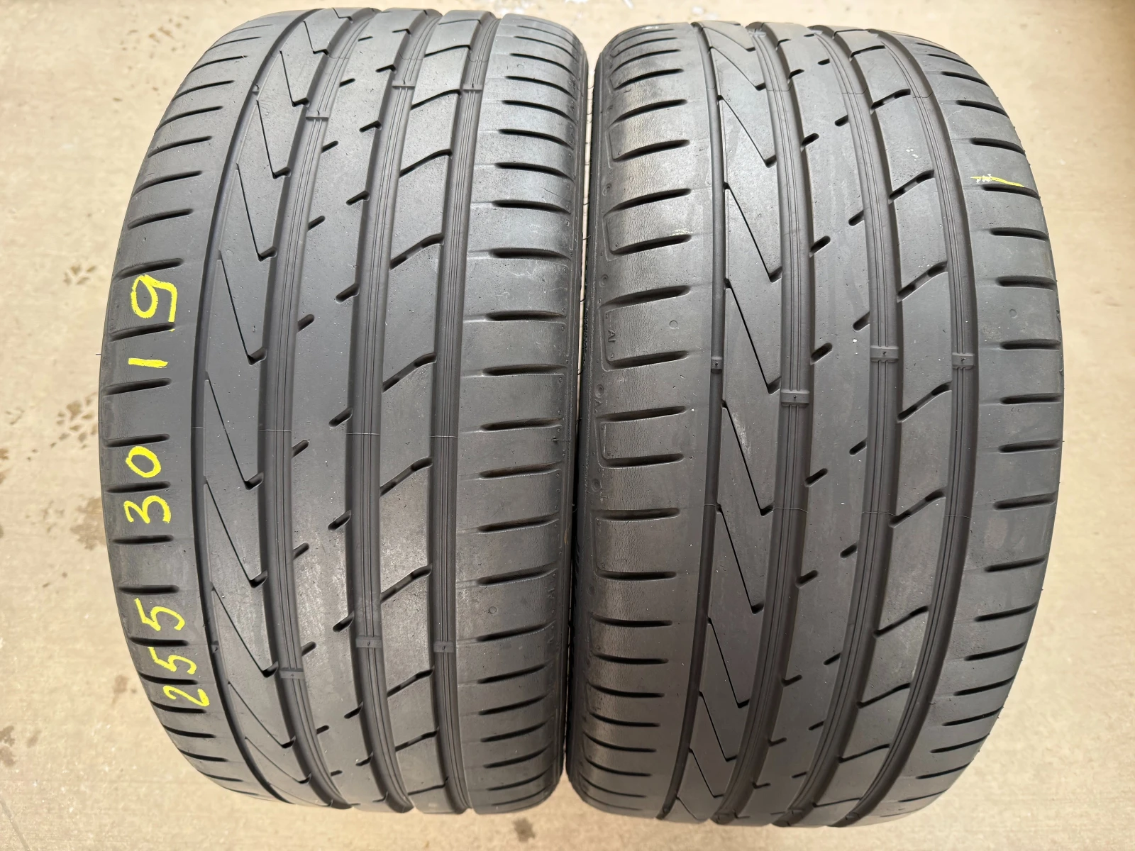 Гуми Летни 255/30R19