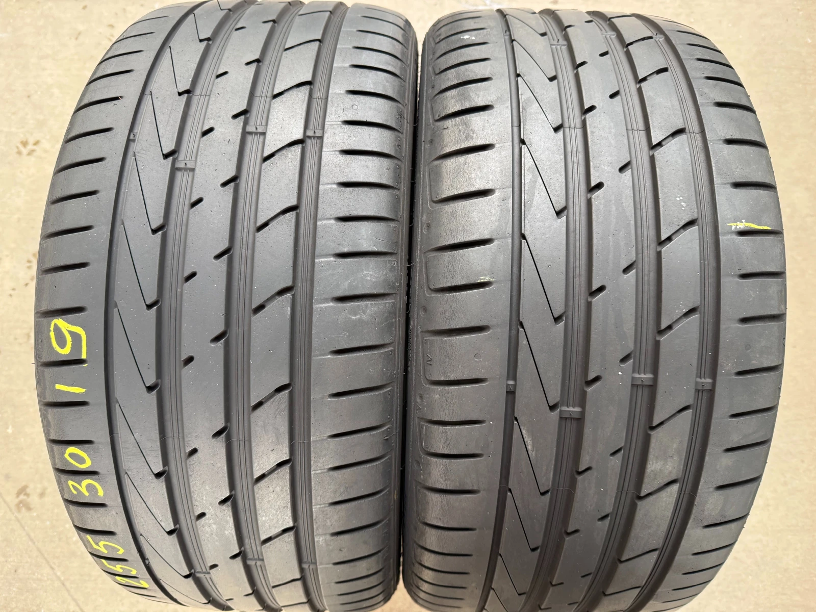 Гуми Летни 255/30R19, снимка 4 - Гуми и джанти - 53710649
