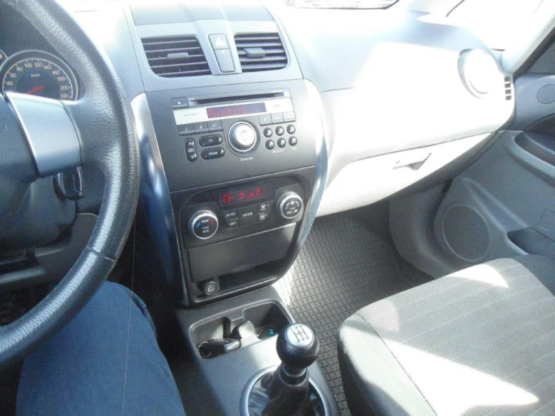 Suzuki SX4, снимка 4 - Автомобили и джипове - 47537495