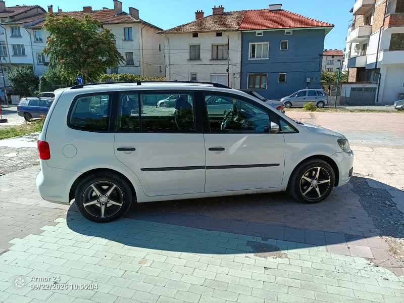 VW Touran, снимка 3 - Автомобили и джипове - 52630752