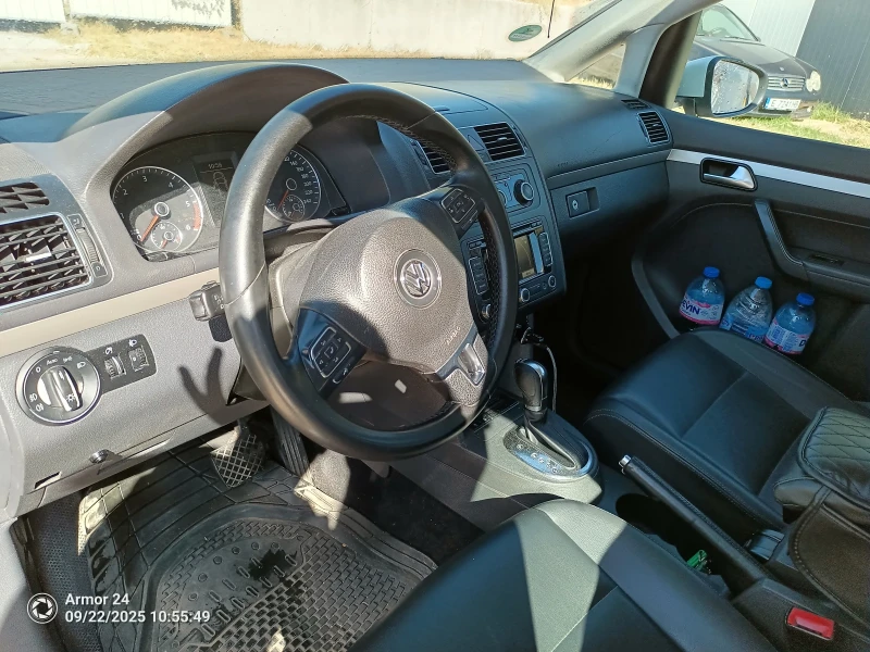 VW Touran, снимка 5 - Автомобили и джипове - 52630752