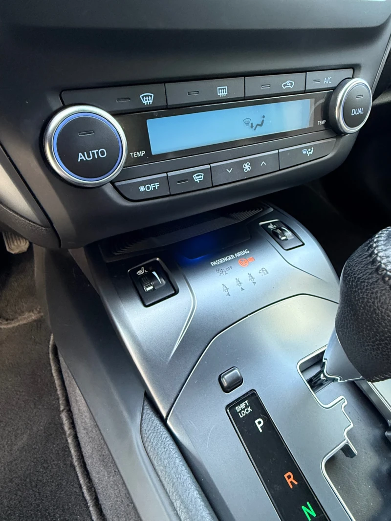 Toyota Avensis 1.8 190к.с. AUTOMATIC СЕРВИЗНА ИСТОРИЯ, снимка 14 - Автомобили и джипове - 52634991