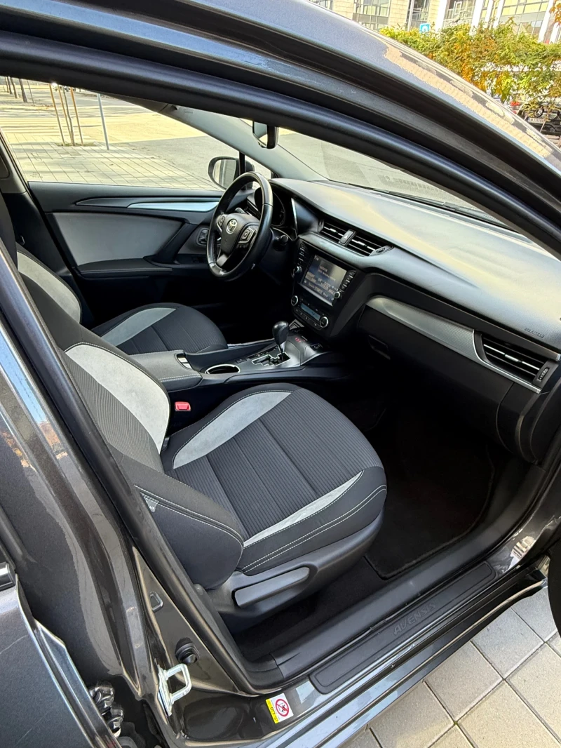 Toyota Avensis 1.8 190к.с. AUTOMATIC СЕРВИЗНА ИСТОРИЯ, снимка 11 - Автомобили и джипове - 52634991