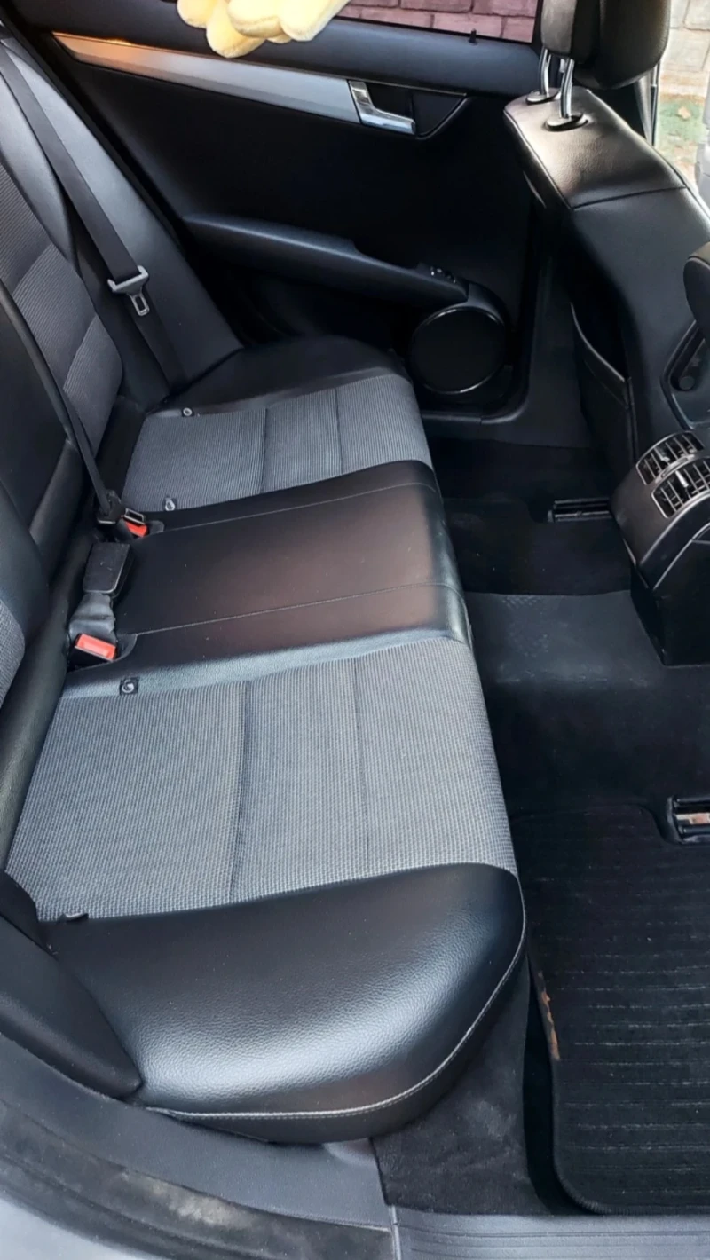 Mercedes-Benz C 220, снимка 9 - Автомобили и джипове - 52676293