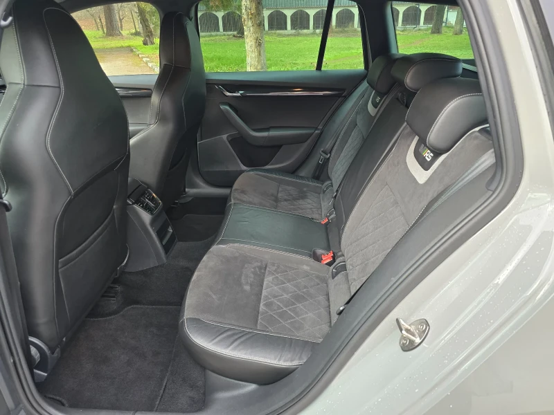 Skoda Octavia 2.0tDi VRS 4Х4 ШВЕЙЦАРИЯ , снимка 11 - Автомобили и джипове - 52689937