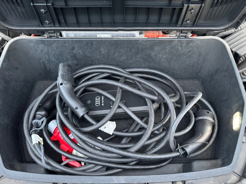 Audi E-Tron Audi E-Tron , снимка 11 - Автомобили и джипове - 53215835