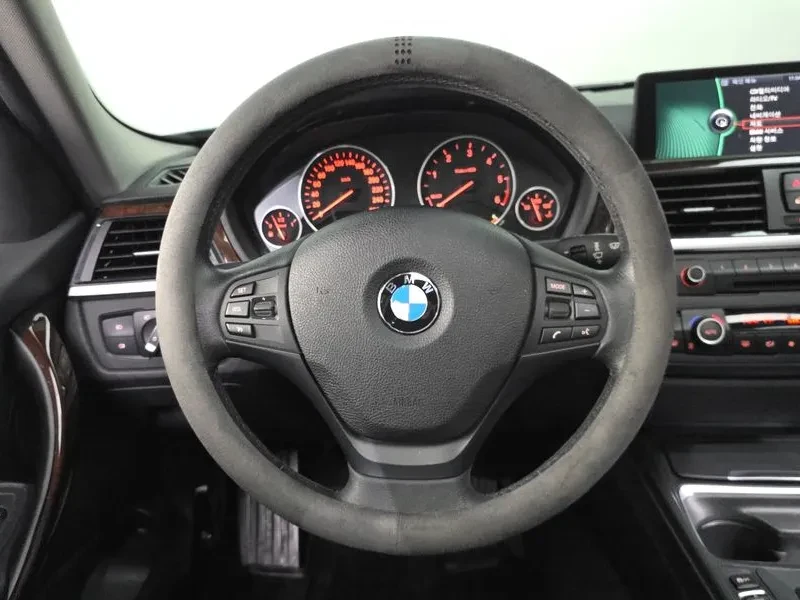 BMW 320 d - САМО 30% АВАНС, снимка 14 - Автомобили и джипове - 56016323