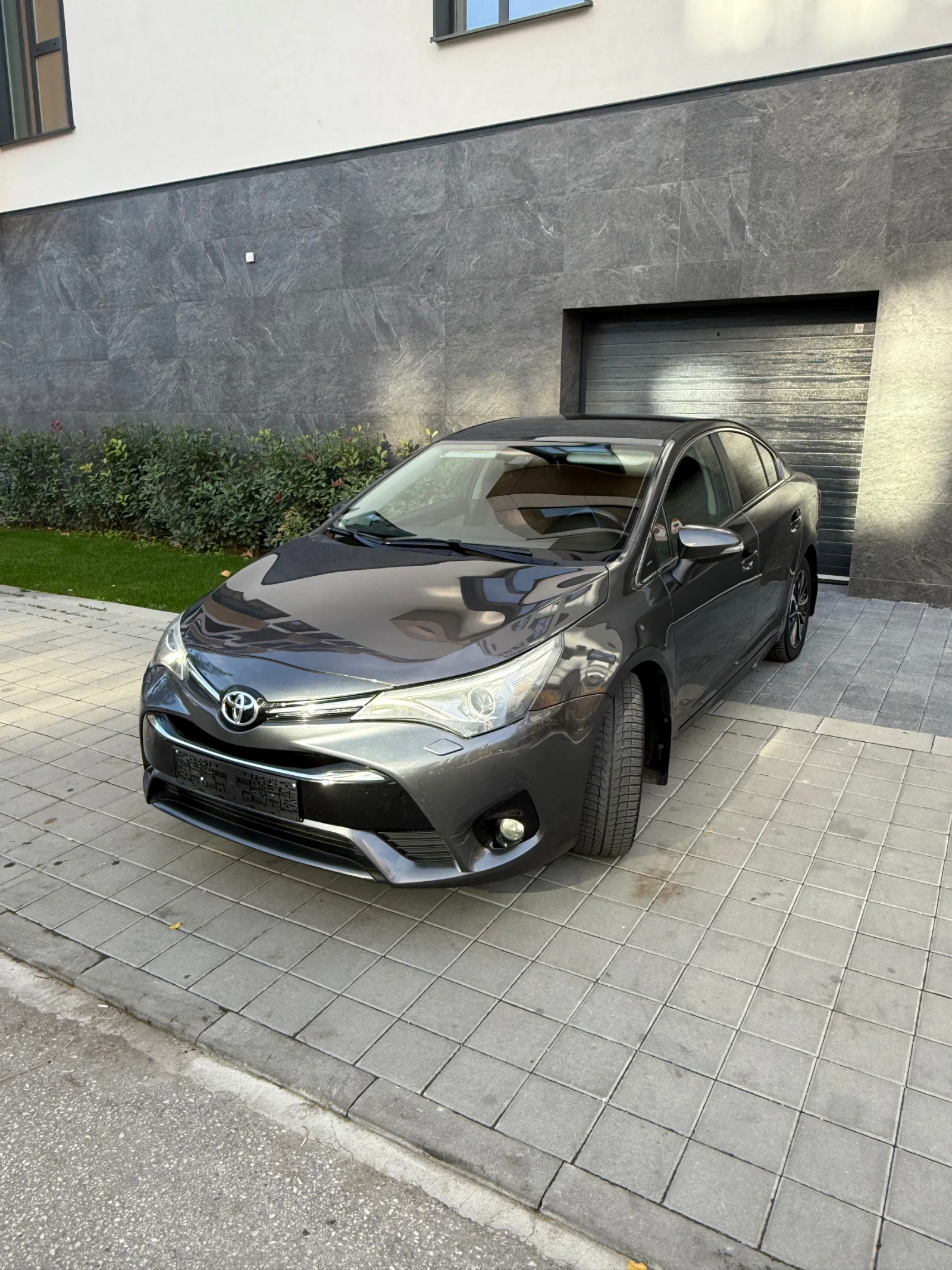 Toyota Avensis 1.8 190к.с. AUTOMATIC СЕРВИЗНА ИСТОРИЯ, снимка 1