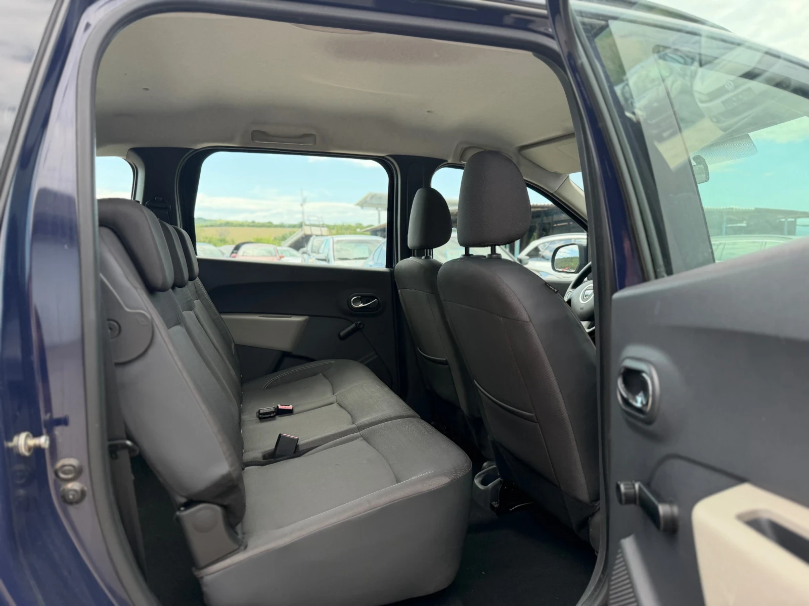 Dacia Lodgy 1.2TCe , снимка 12 - Автомобили и джипове - 48178396
