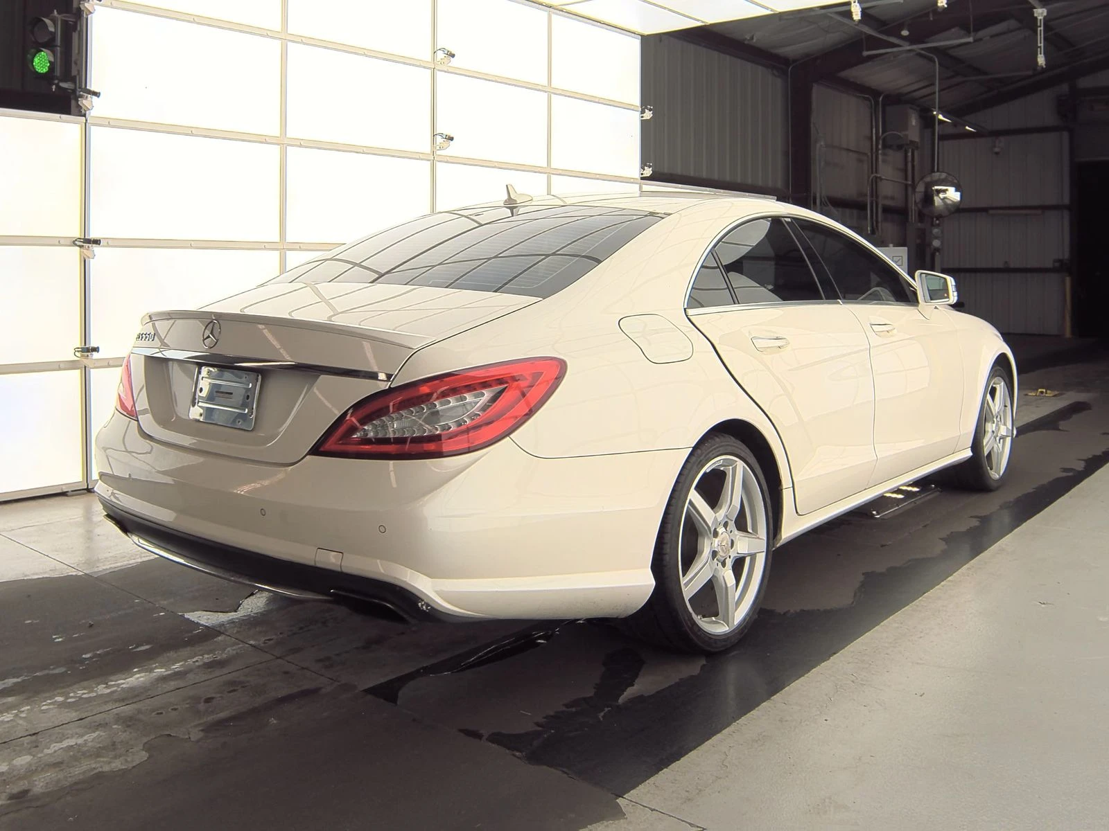 Mercedes-Benz CLS 550 AMG* LANE ASSIST* МАСАЖ* KEYLESS GO* ОБДУХ* HARMAN - изображение 6