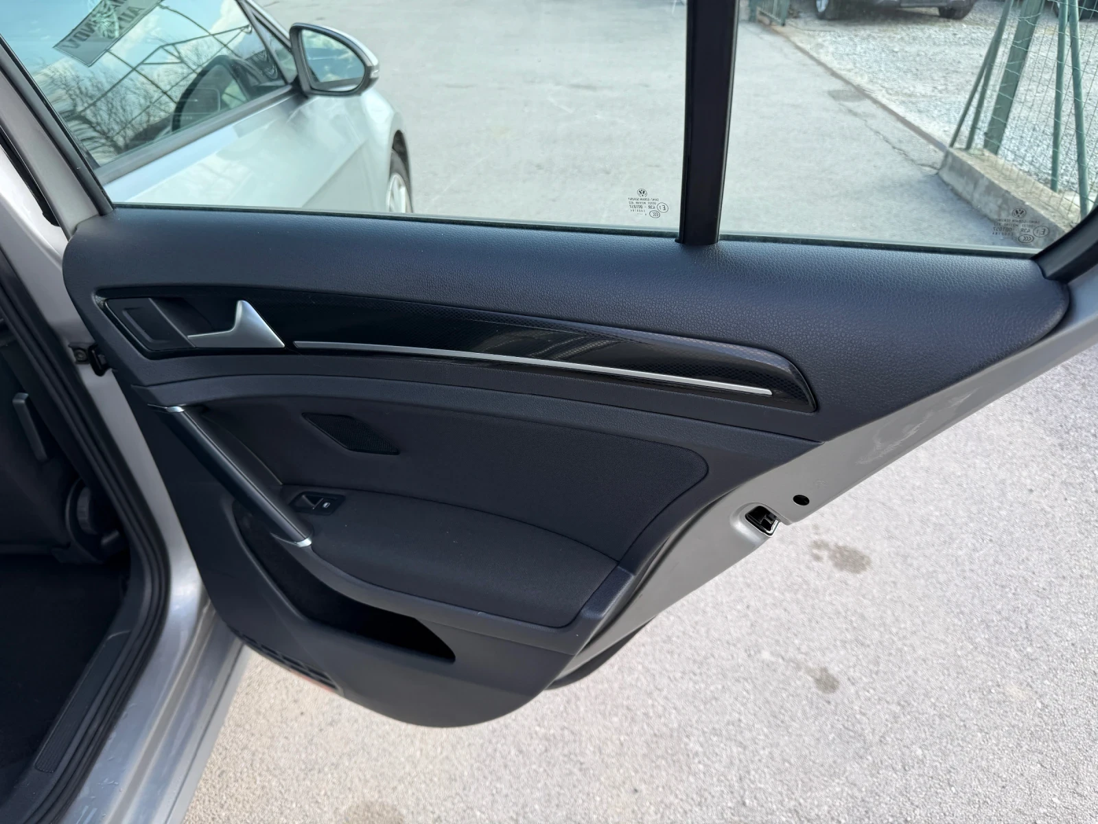 VW Golf 1.6 TDI DSG, снимка 7 - Автомобили и джипове - 54147857