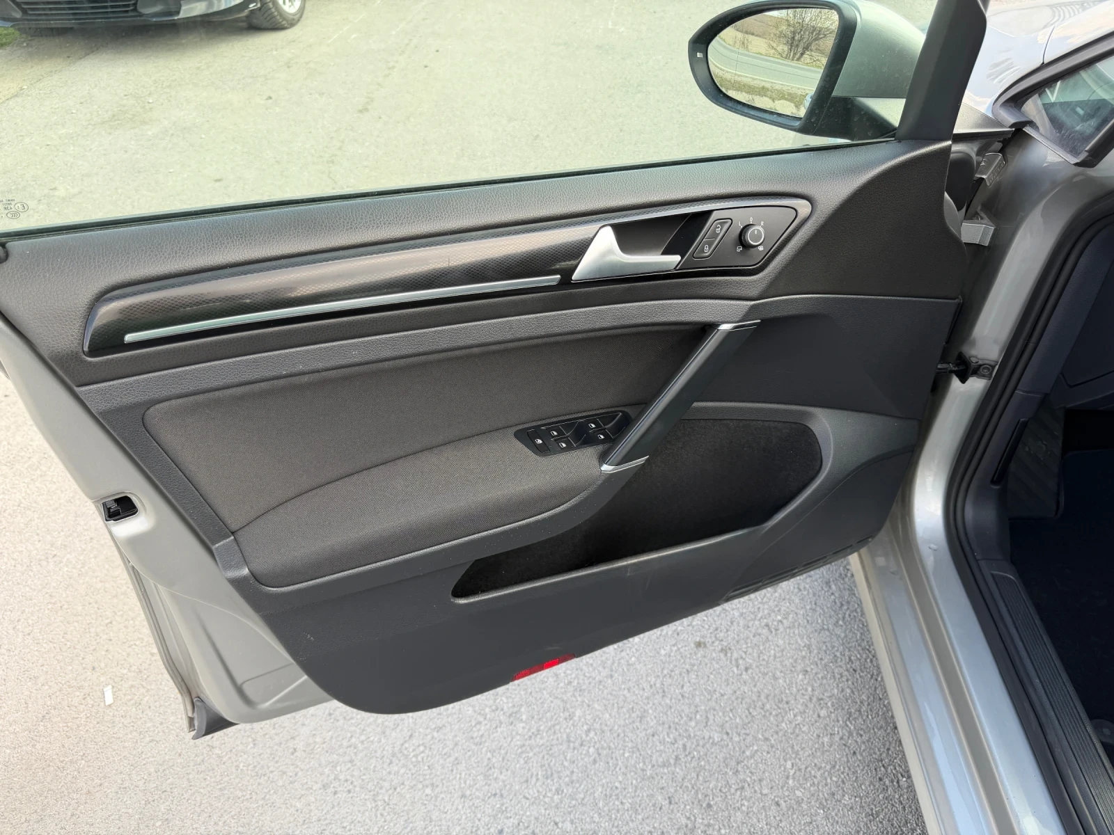 VW Golf 1.6 TDI DSG, снимка 12 - Автомобили и джипове - 54147857