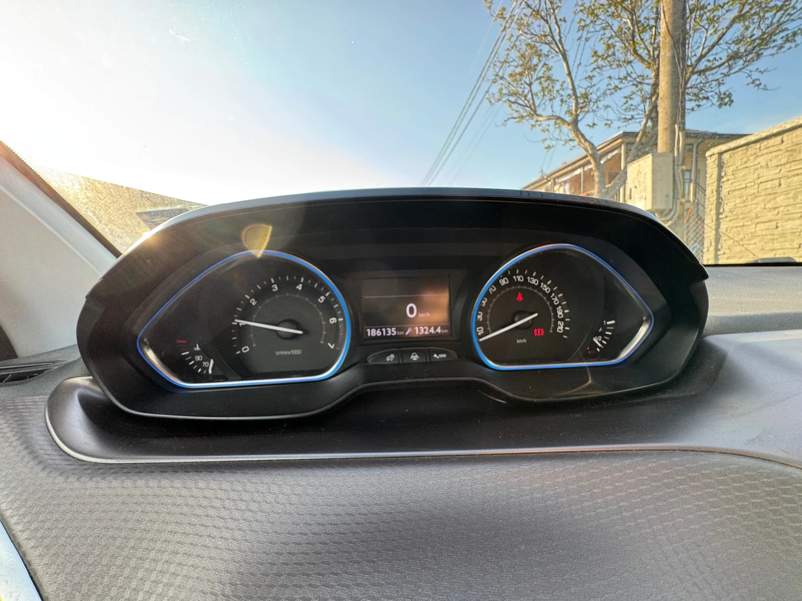 Peugeot 2008, снимка 10 - Автомобили и джипове - 54510522