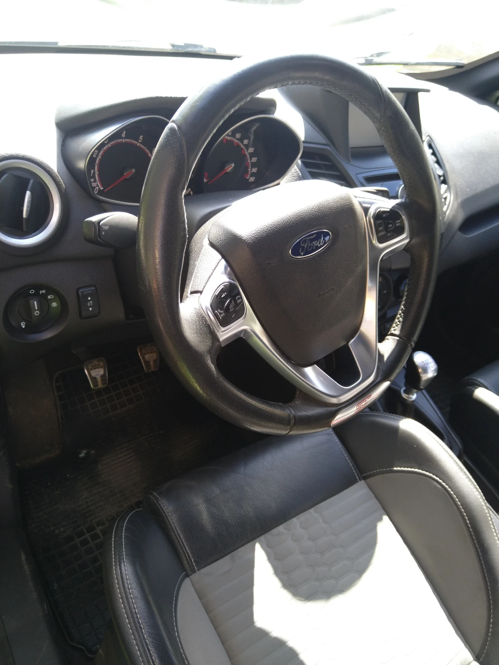 Ford Fiesta Ст 250к, снимка 7 - Автомобили и джипове - 54550647