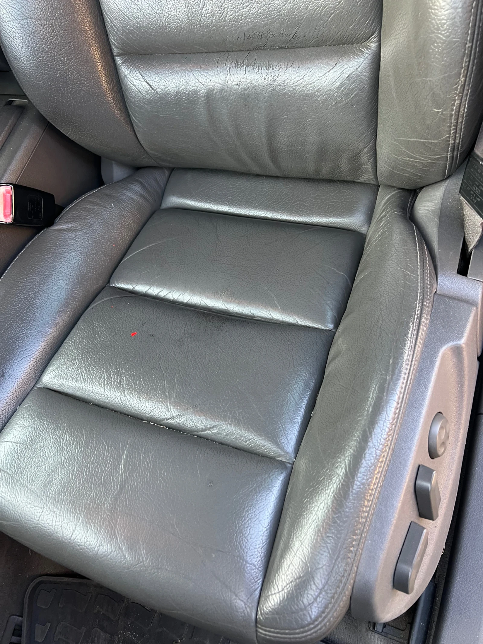 Audi A4 2.0i, снимка 4 - Автомобили и джипове - 55425725