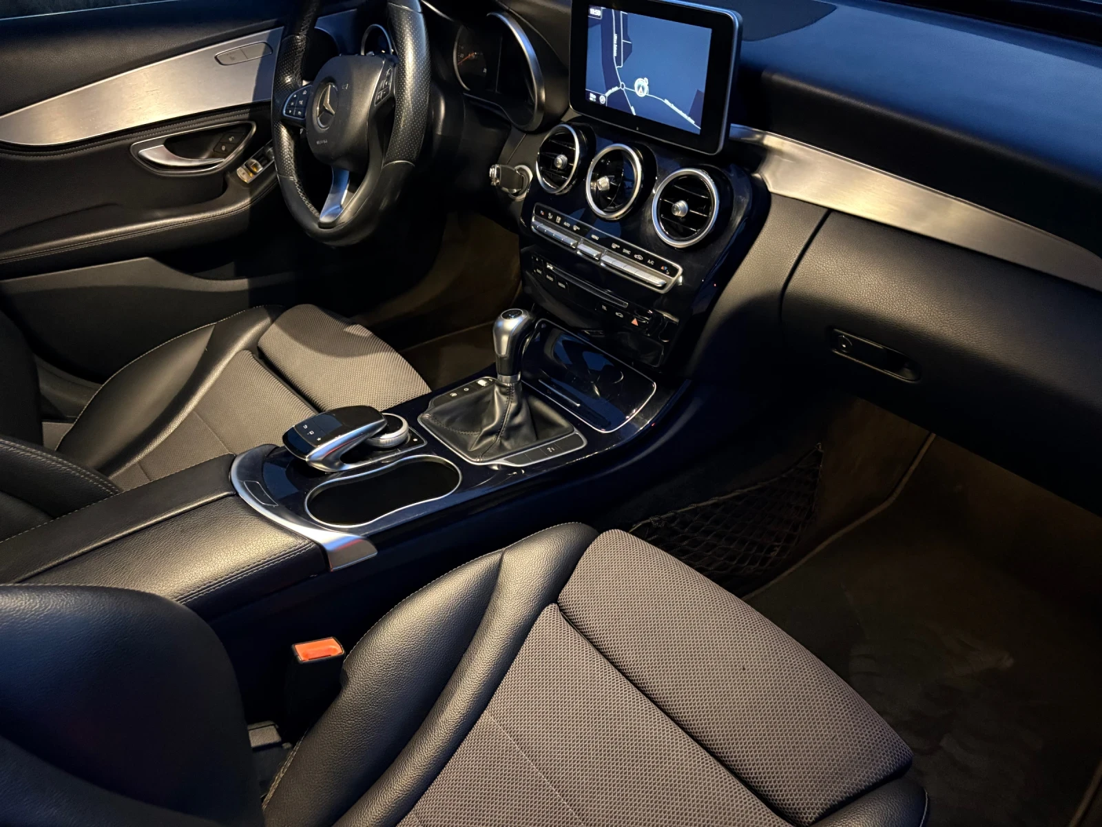 Mercedes-Benz C 220 Blutec Ръчка Сервизна История 215000 км, снимка 17 - Автомобили и джипове - 55637700