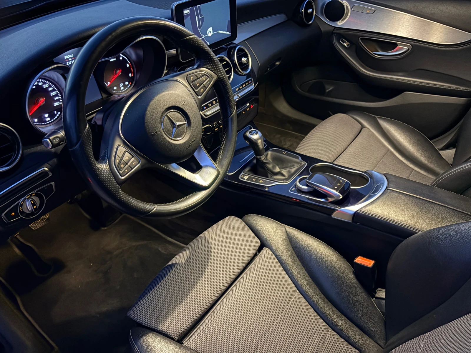 Mercedes-Benz C 220 Blutec Ръчка Сервизна История 215000 км, снимка 16 - Автомобили и джипове - 55637700