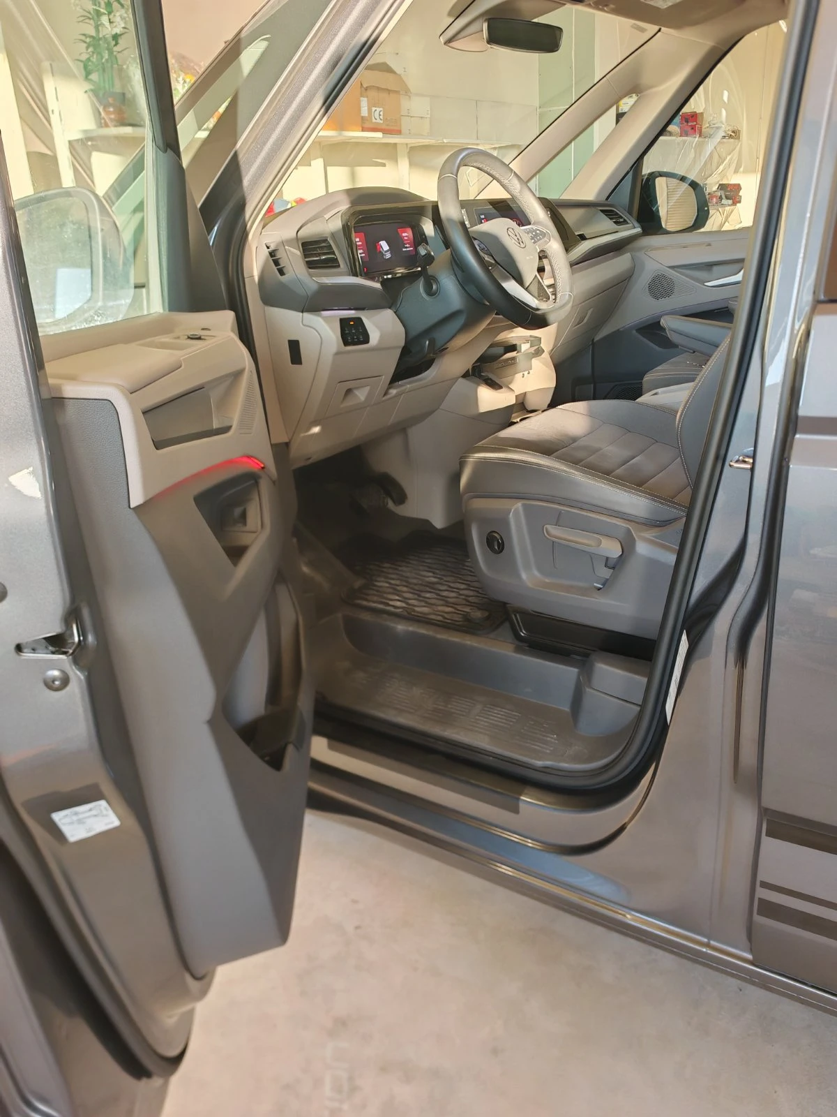 VW Multivan Edition, снимка 11 - Автомобили и джипове - 56413605