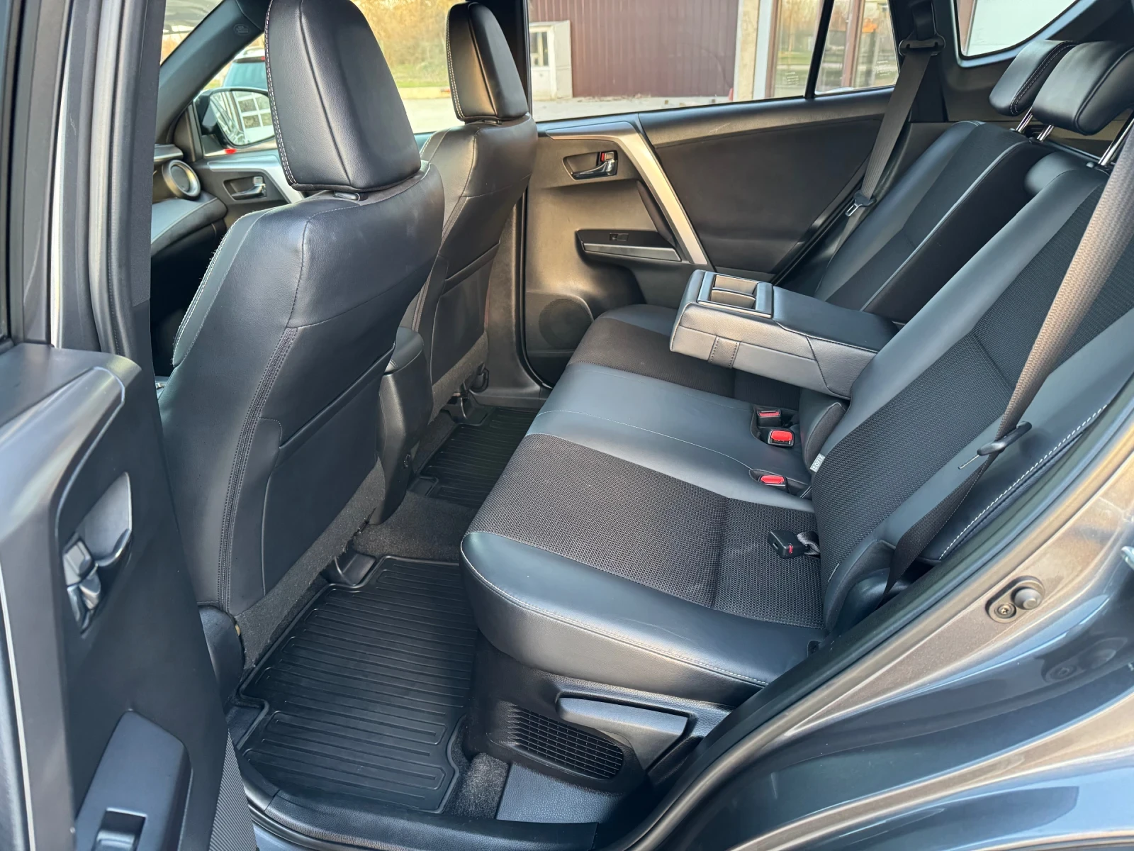 Toyota Rav4 * 2.5HYBRID* 4x4* DISTR* 360camera* 57000km* , снимка 14 - Автомобили и джипове - 53829604