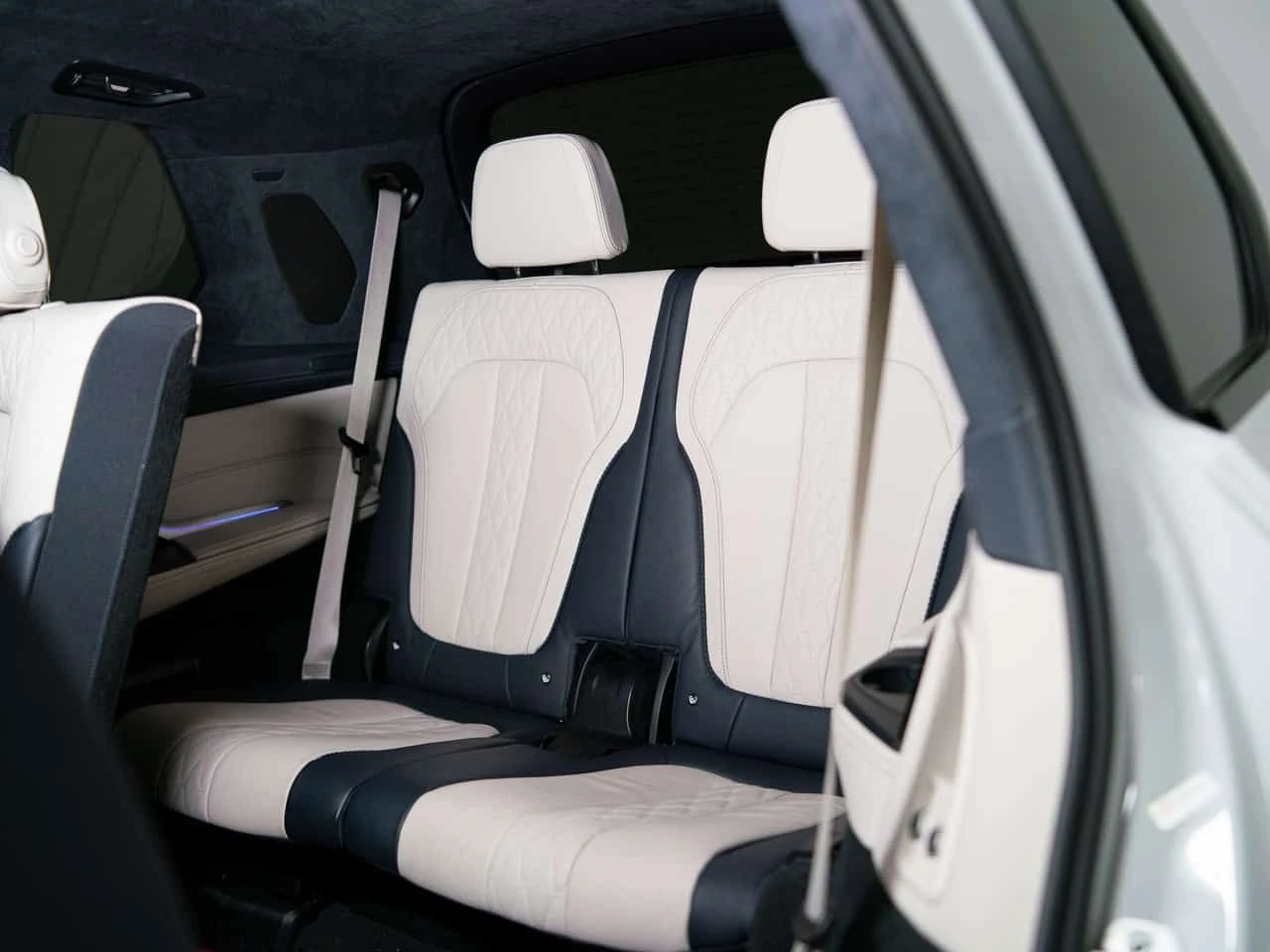 BMW X7 * M50i * ALPINA XB7 | PREMIUM | DISTRONIC | 360, снимка 12 - Автомобили и джипове - 54454669