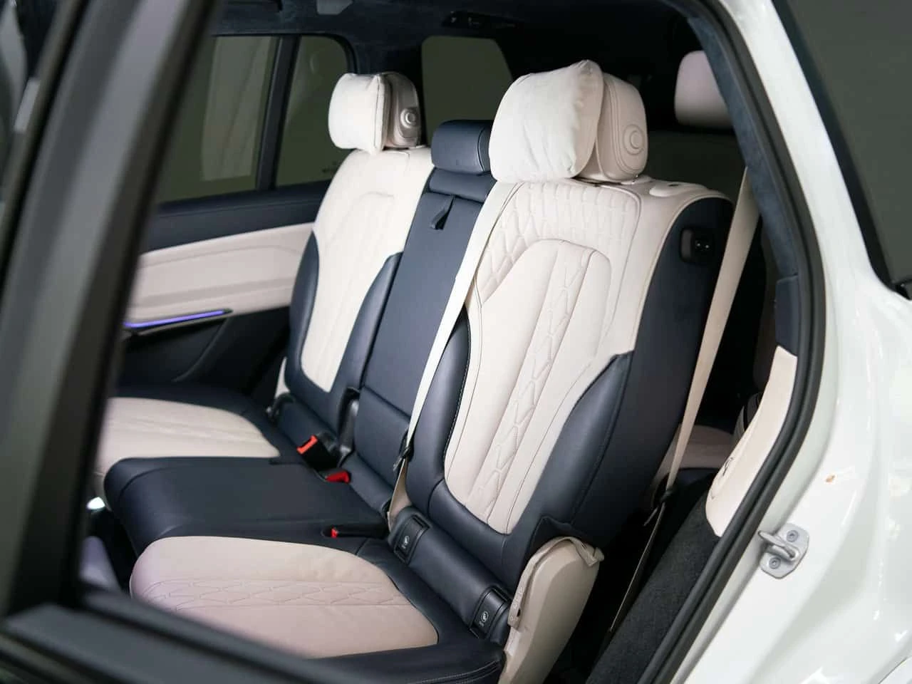 BMW X7 * M50i * ALPINA XB7 | PREMIUM | DISTRONIC | 360, снимка 11 - Автомобили и джипове - 54454669