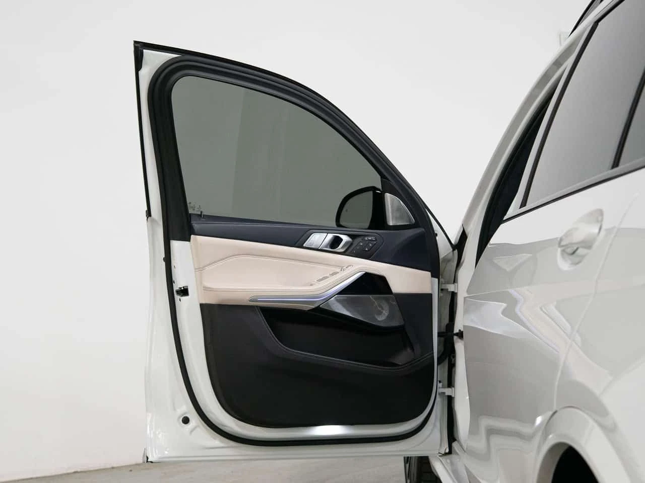 BMW X7 * M50i * ALPINA XB7 | PREMIUM | DISTRONIC | 360, снимка 7 - Автомобили и джипове - 54454669