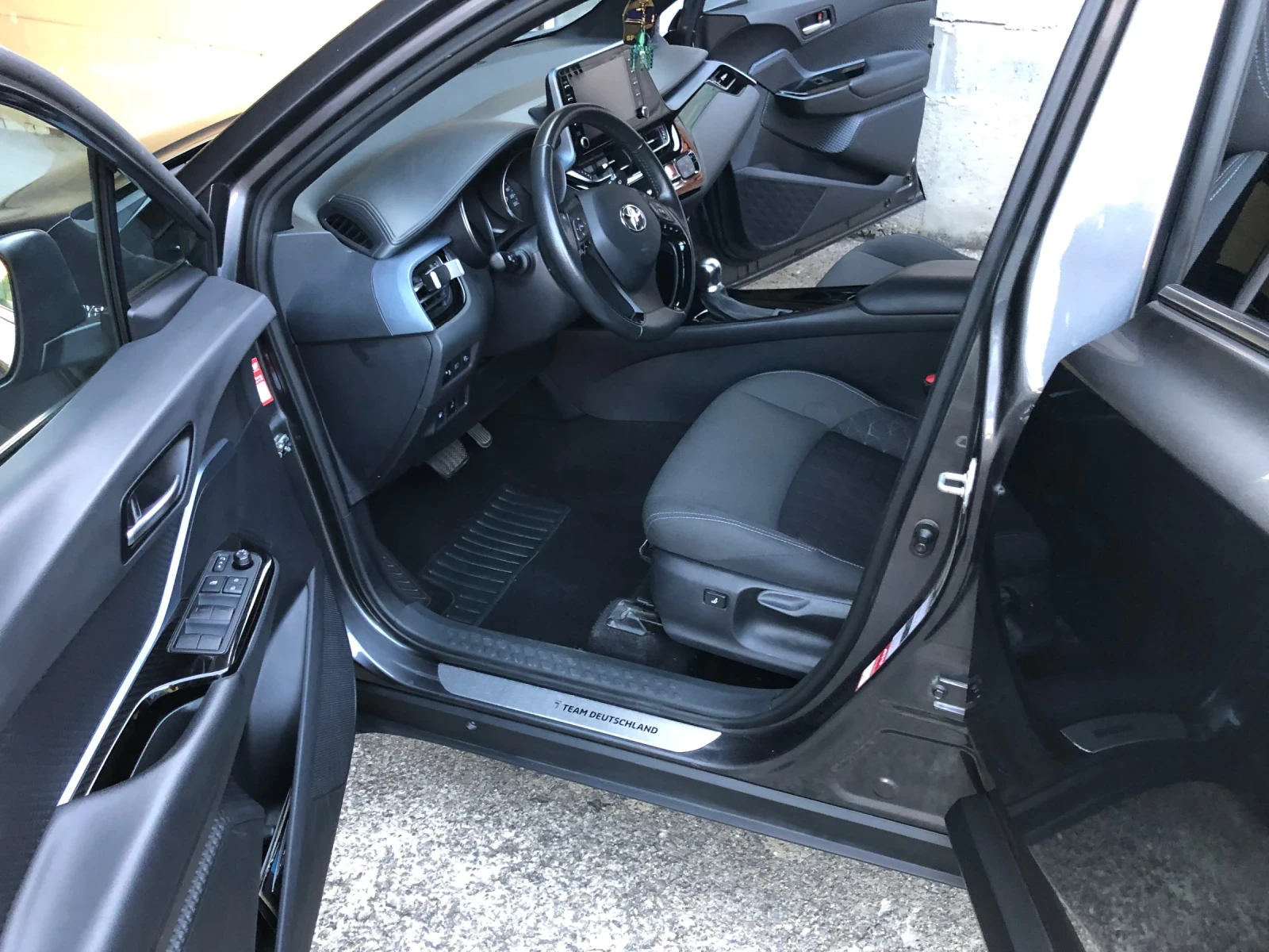 Toyota C-HR 2.0 Hybrid , снимка 8 - Автомобили и джипове - 55787422