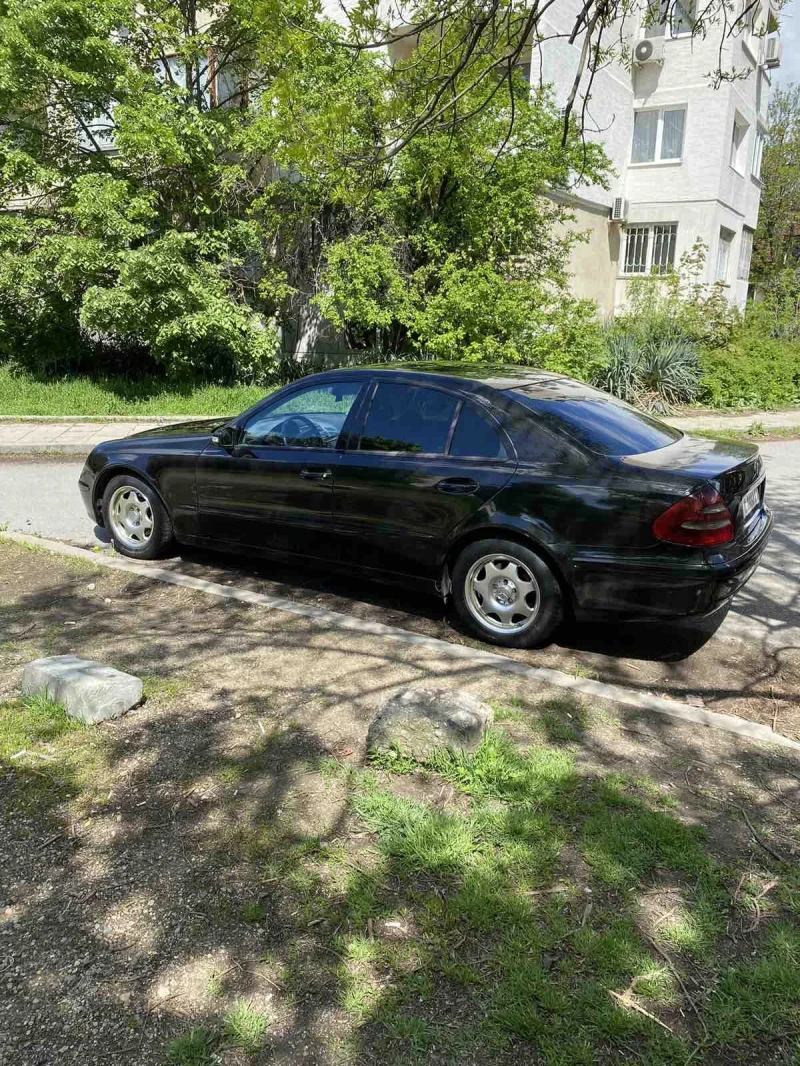 Mercedes-Benz E 220, снимка 6 - Автомобили и джипове - 47733281