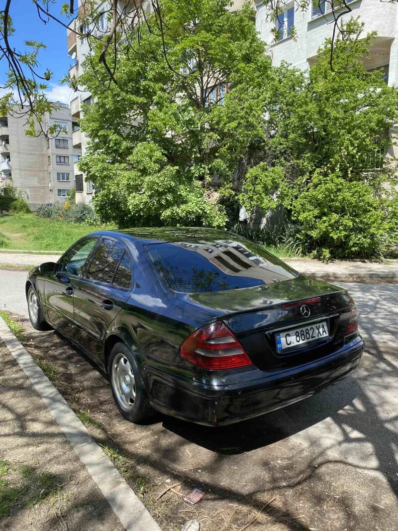 Mercedes-Benz E 220, снимка 5 - Автомобили и джипове - 47733281