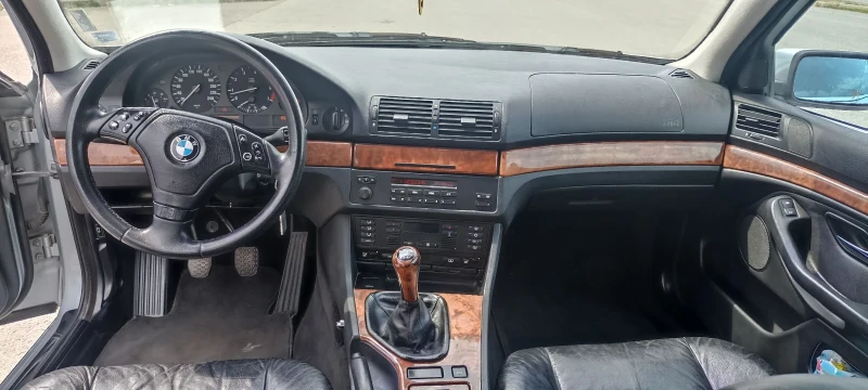 BMW 520, снимка 8 - Автомобили и джипове - 52477393