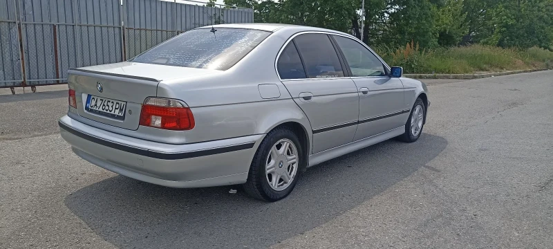 BMW 520, снимка 4 - Автомобили и джипове - 52477393