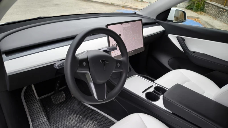 Tesla Model Y 4Х4 перформанс 7местна , снимка 9 - Автомобили и джипове - 52487722