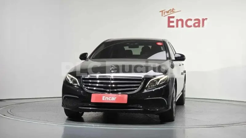 Mercedes-Benz E 400 4MATIC/ОБДУХВАНЕ/ПАНОРАМА/BURMESTER/360, снимка 3 - Автомобили и джипове - 54916261