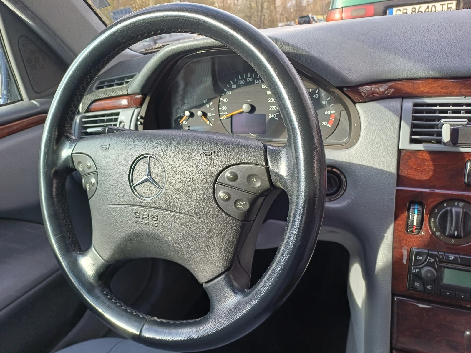 Mercedes-Benz E 200 Facelift 2.0 бензин - изображение 8