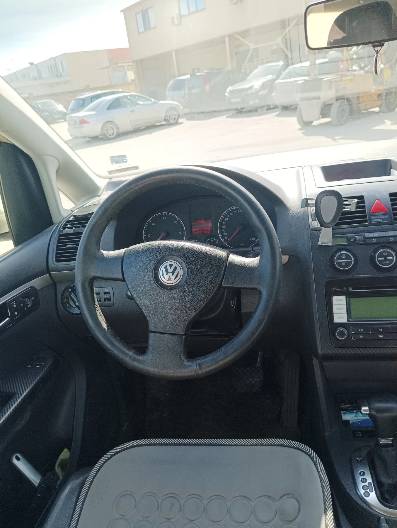 VW Touran 1.9TDI, снимка 5 - Автомобили и джипове - 53715555