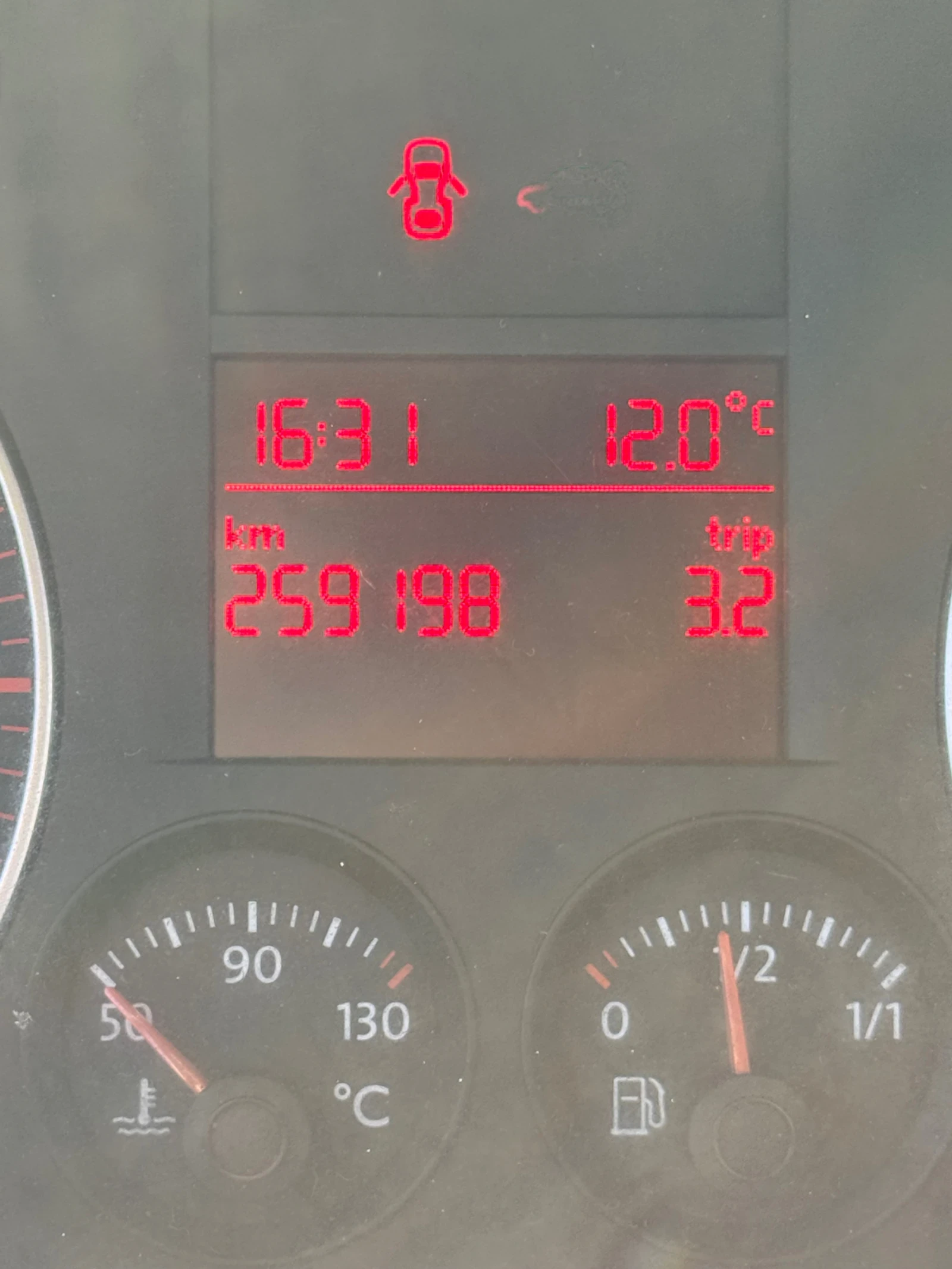 VW Caddy, снимка 15 - Автомобили и джипове - 53739634