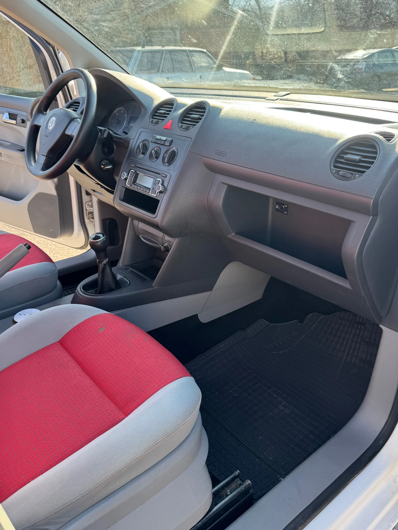 VW Caddy, снимка 10 - Автомобили и джипове - 53739634