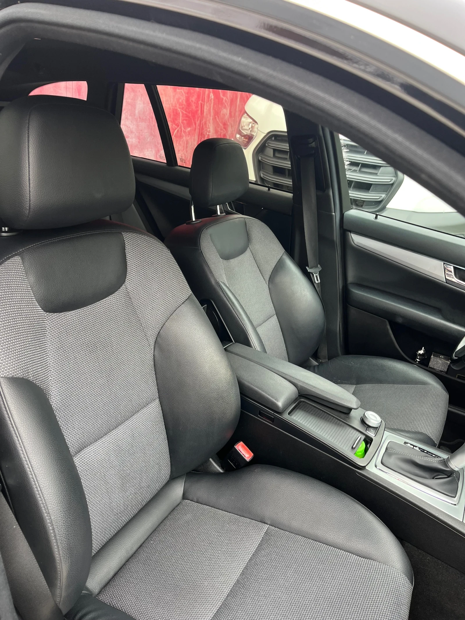 Mercedes-Benz C 220, снимка 7 - Автомобили и джипове - 53999625