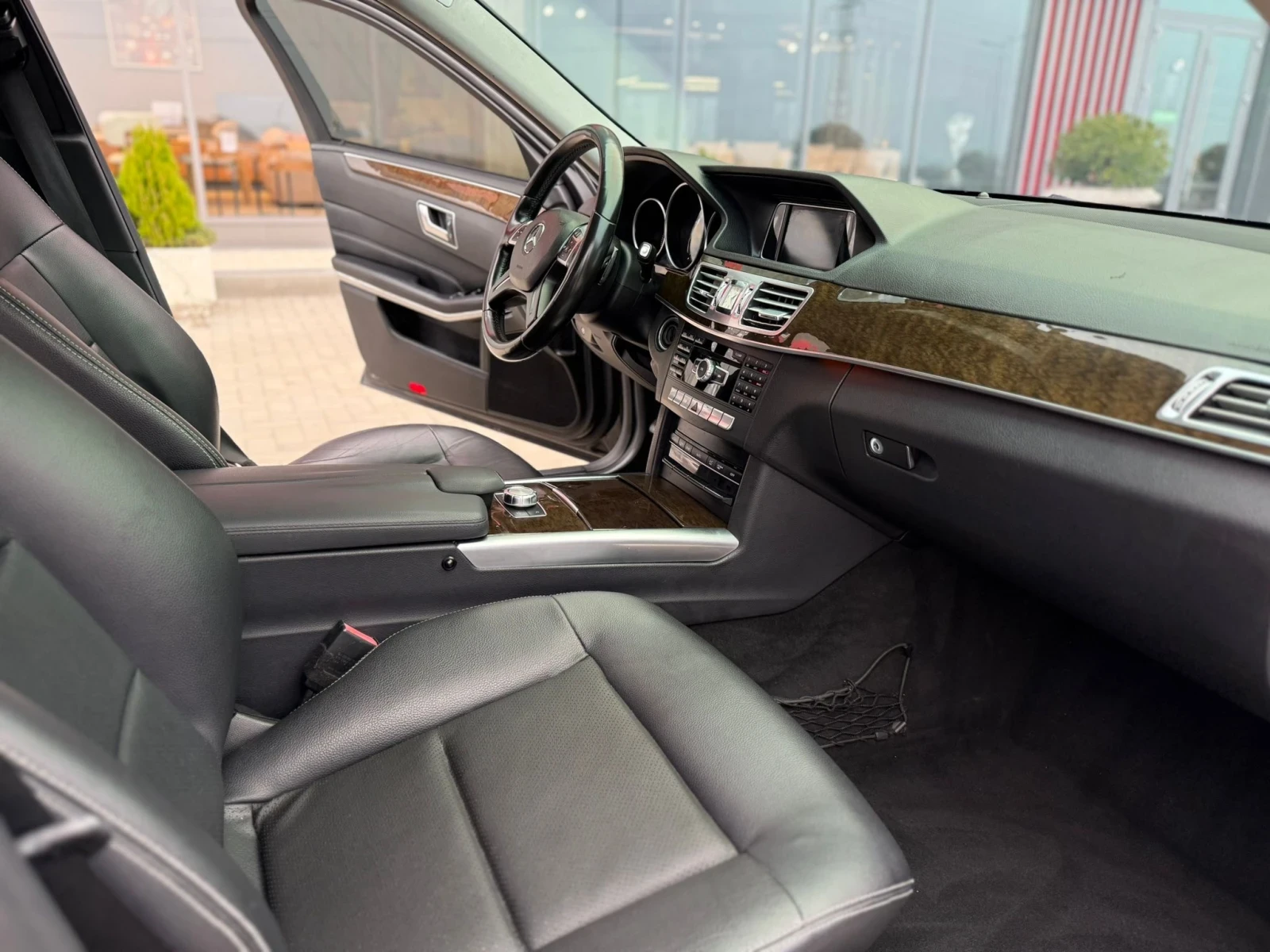 Mercedes-Benz E 220 Facelift | 170 к.с. | Автомат | Отлично състояние, снимка 12 - Автомобили и джипове - 54402565