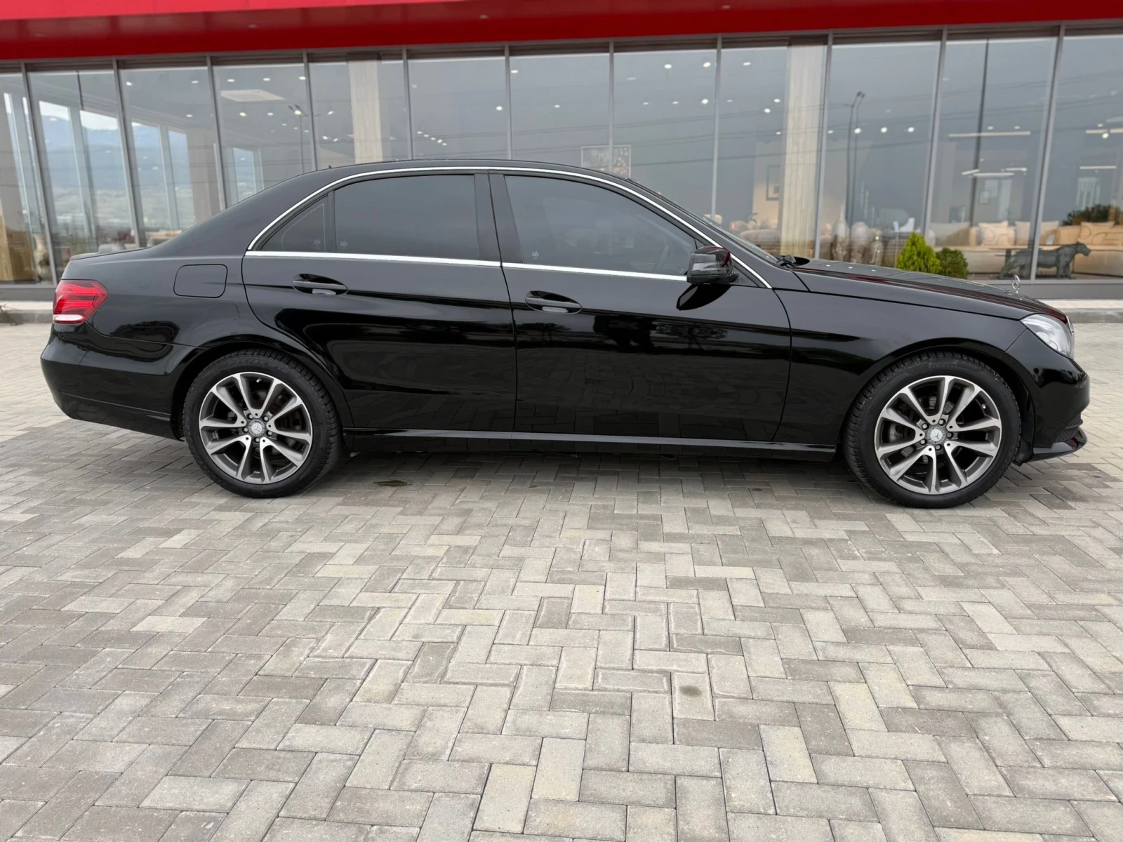 Mercedes-Benz E 220 Facelift | 170 к.с. | Автомат | Отлично състояние, снимка 4 - Автомобили и джипове - 54402565