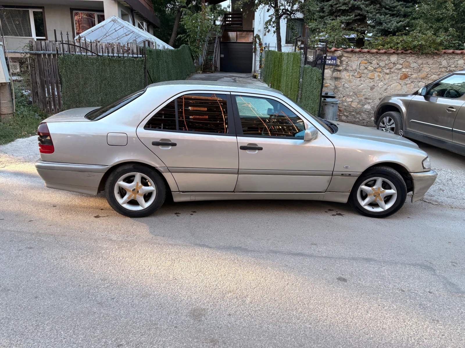Mercedes-Benz C 220, снимка 2 - Автомобили и джипове - 55711111