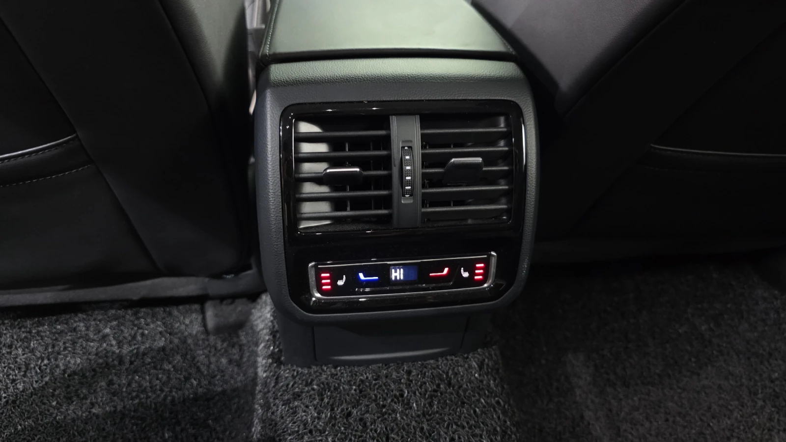 VW Arteon 2.0 TDI Prestige | HUD | 360 | Масаж, снимка 17 - Автомобили и джипове - 56068404