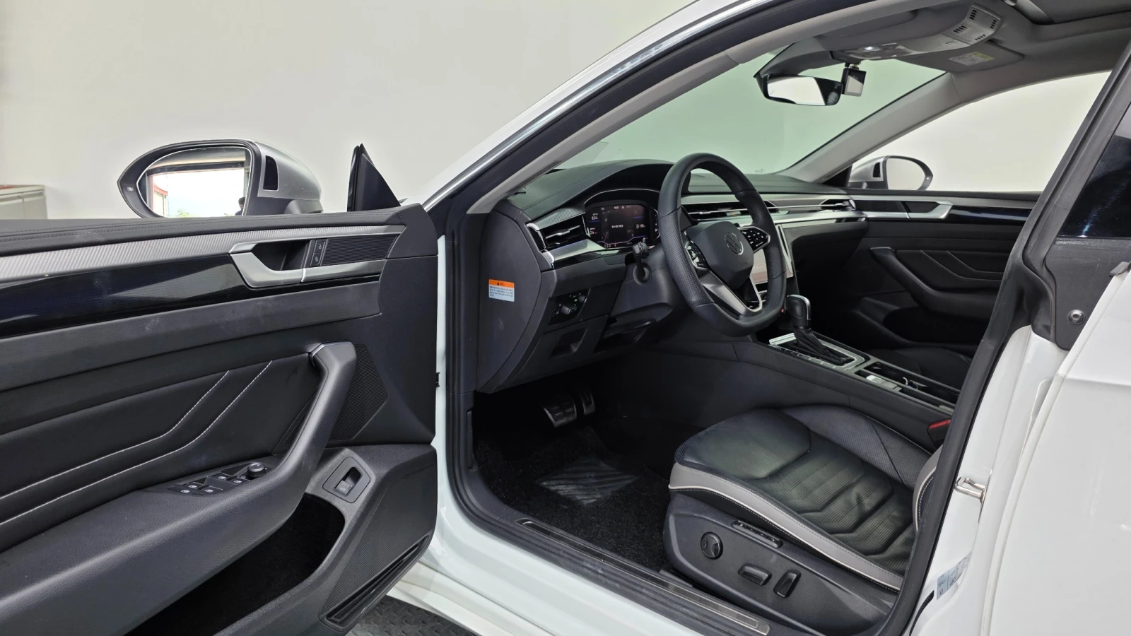 VW Arteon 2.0 TDI Prestige | HUD | 360 | Масаж, снимка 9 - Автомобили и джипове - 56068404
