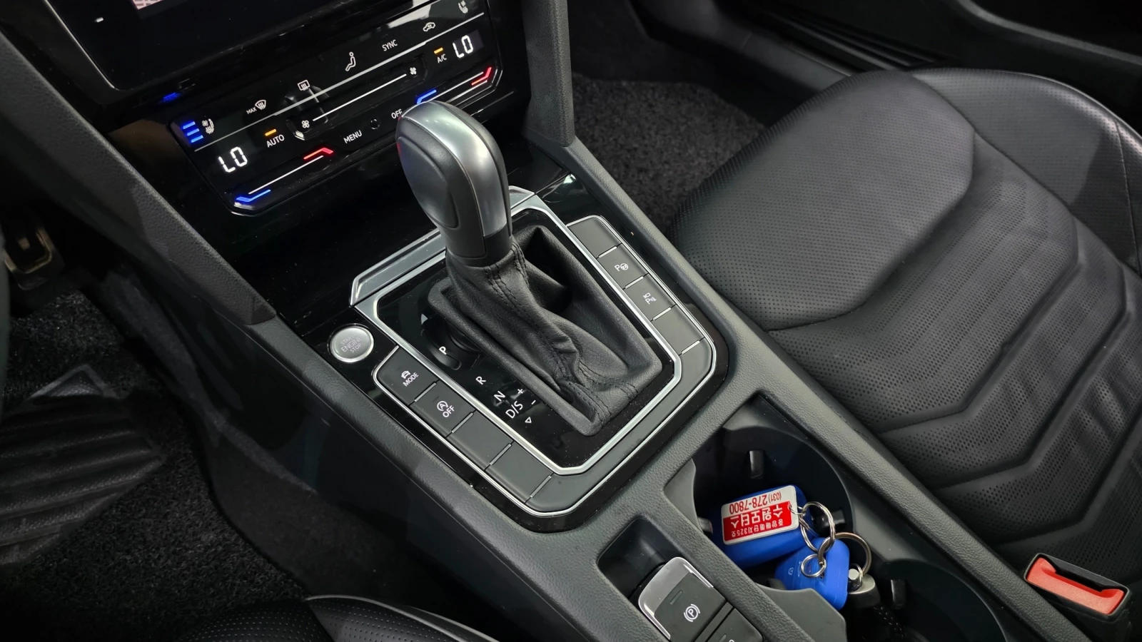 VW Arteon 2.0 TDI Prestige | HUD | 360 | Масаж, снимка 8 - Автомобили и джипове - 56068404