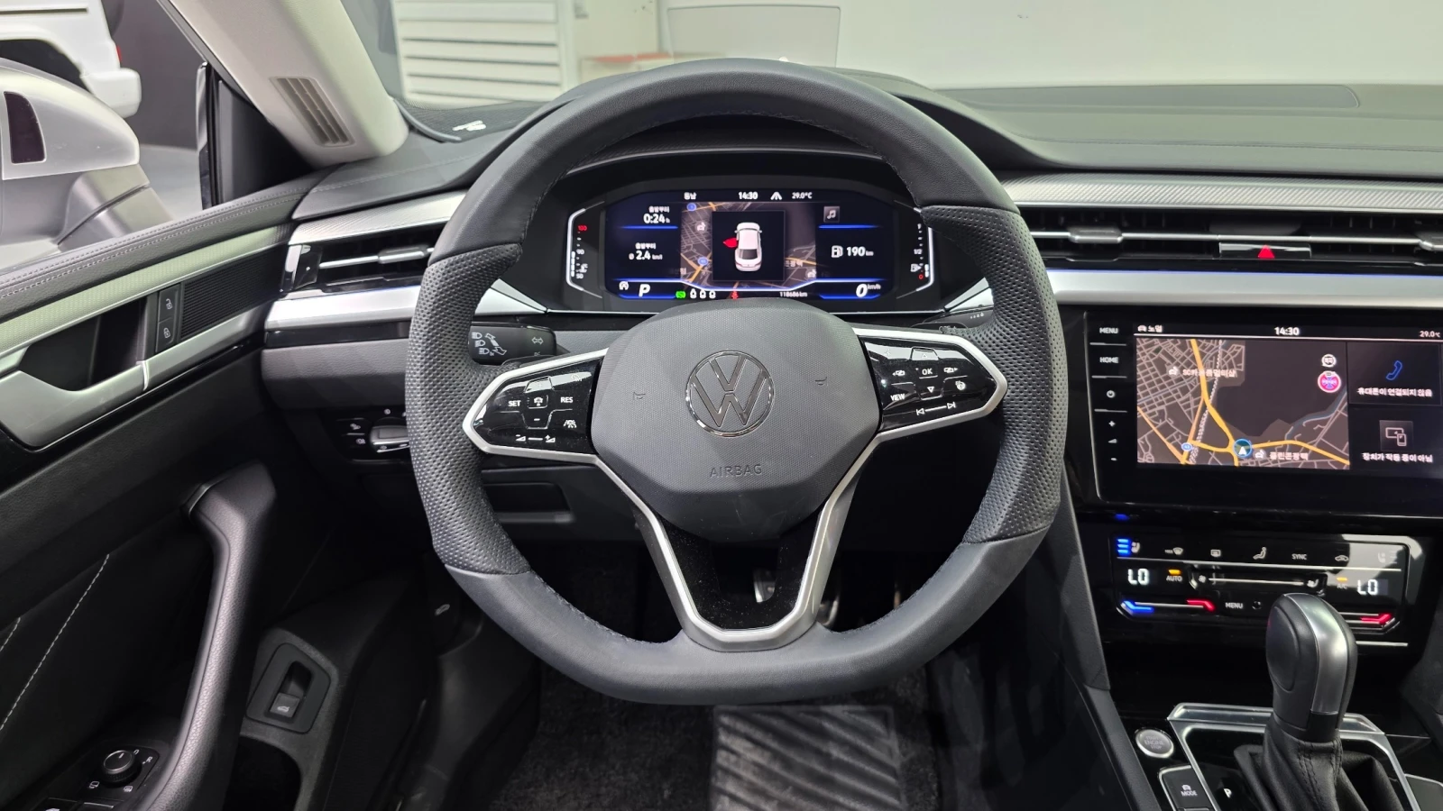 VW Arteon 2.0 TDI Prestige | HUD | 360 | Масаж, снимка 13 - Автомобили и джипове - 56068404