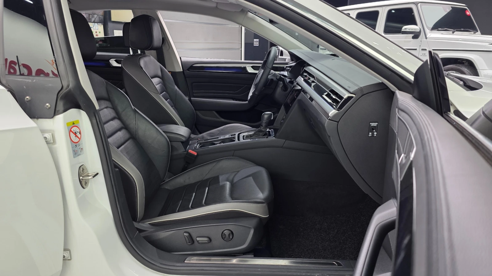 VW Arteon 2.0 TDI Prestige | HUD | 360 | Масаж, снимка 11 - Автомобили и джипове - 56068404