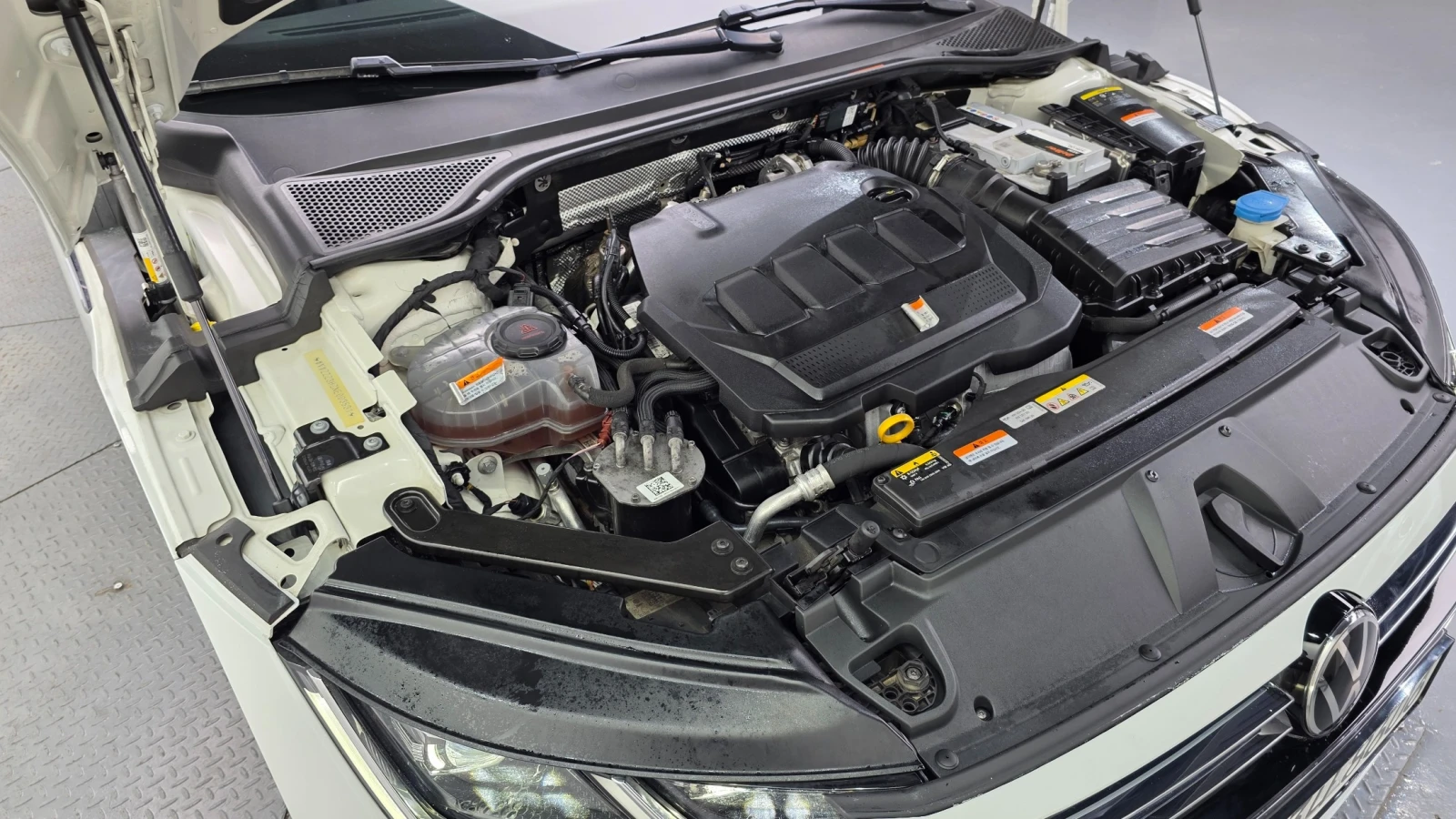VW Arteon 2.0 TDI Prestige | HUD | 360 | Масаж, снимка 5 - Автомобили и джипове - 56068404