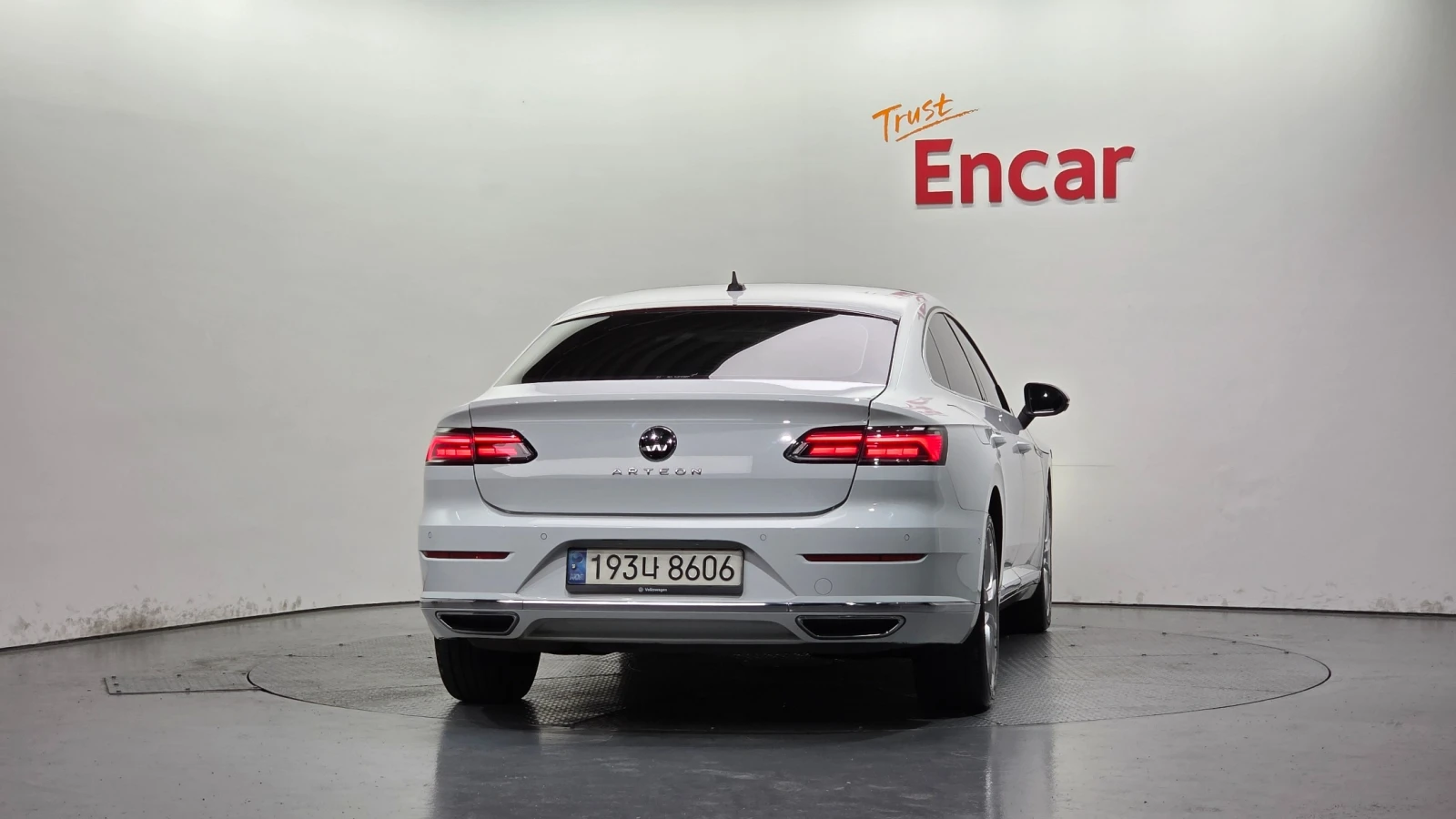 VW Arteon 2.0 TDI Prestige | HUD | 360 | Масаж, снимка 4 - Автомобили и джипове - 56068404