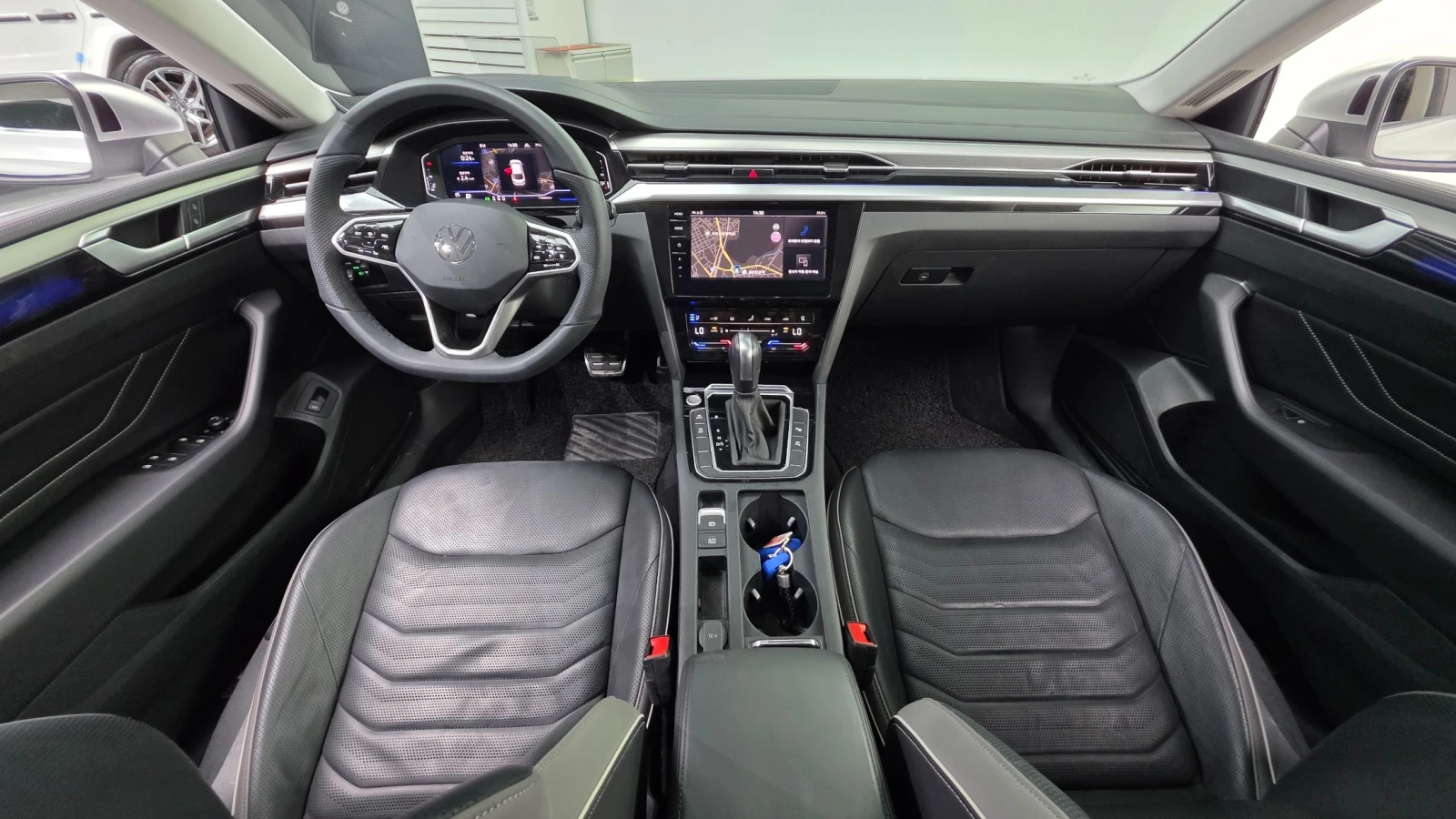VW Arteon 2.0 TDI Prestige | HUD | 360 | Масаж, снимка 6 - Автомобили и джипове - 56068404