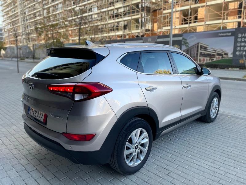 Hyundai Tucson 1.7 CRDI= XPOSSIBLE Топ Състояние!!!, снимка 7 - Автомобили и джипове - 47985830